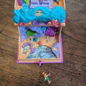 Polly Pocket Enchanted Storybook Glitter Island